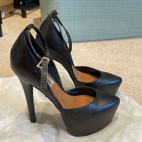 Steve Madden Black Pump Heels - Platform - Picture 2 of 3